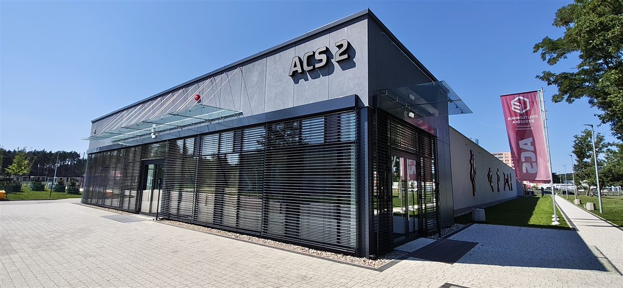 Wejście do budynku ACS2 Politechniki Bydgoskiej przy ul. Kaliskiego 7 w Bydgoszczy